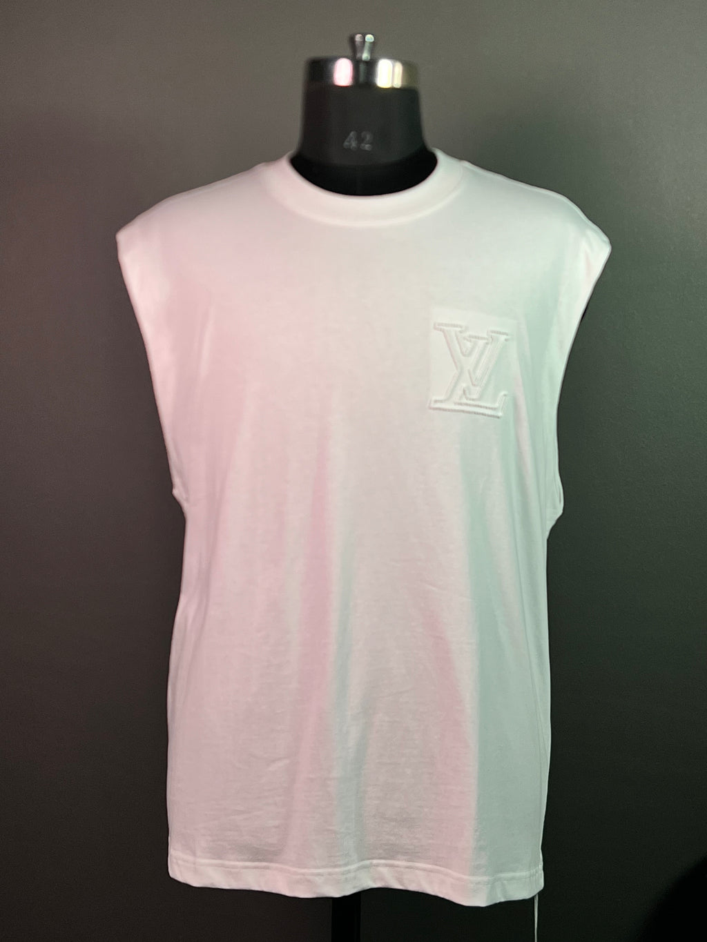 Embroidered Tank Top – Effortless Style with Artful Detail