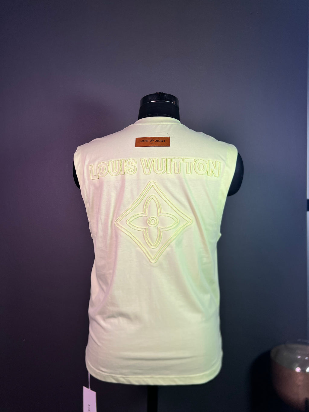 Embroidered Tank Top – Effortless Style with Artful Detail