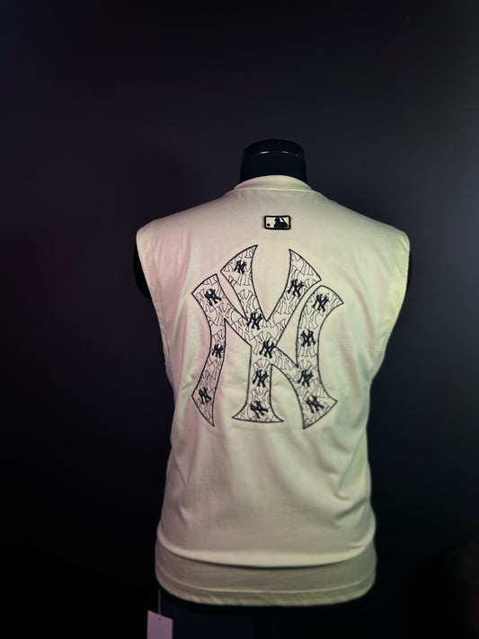 Embroidered Tank Top – Effortless Style with Artful Detail