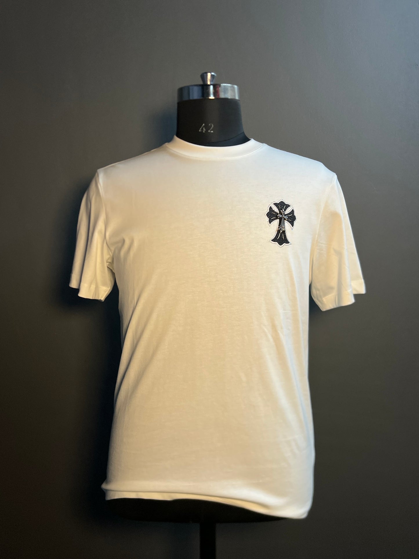 Gothic Cross Graphic Tee – Bold Streetwear Statement