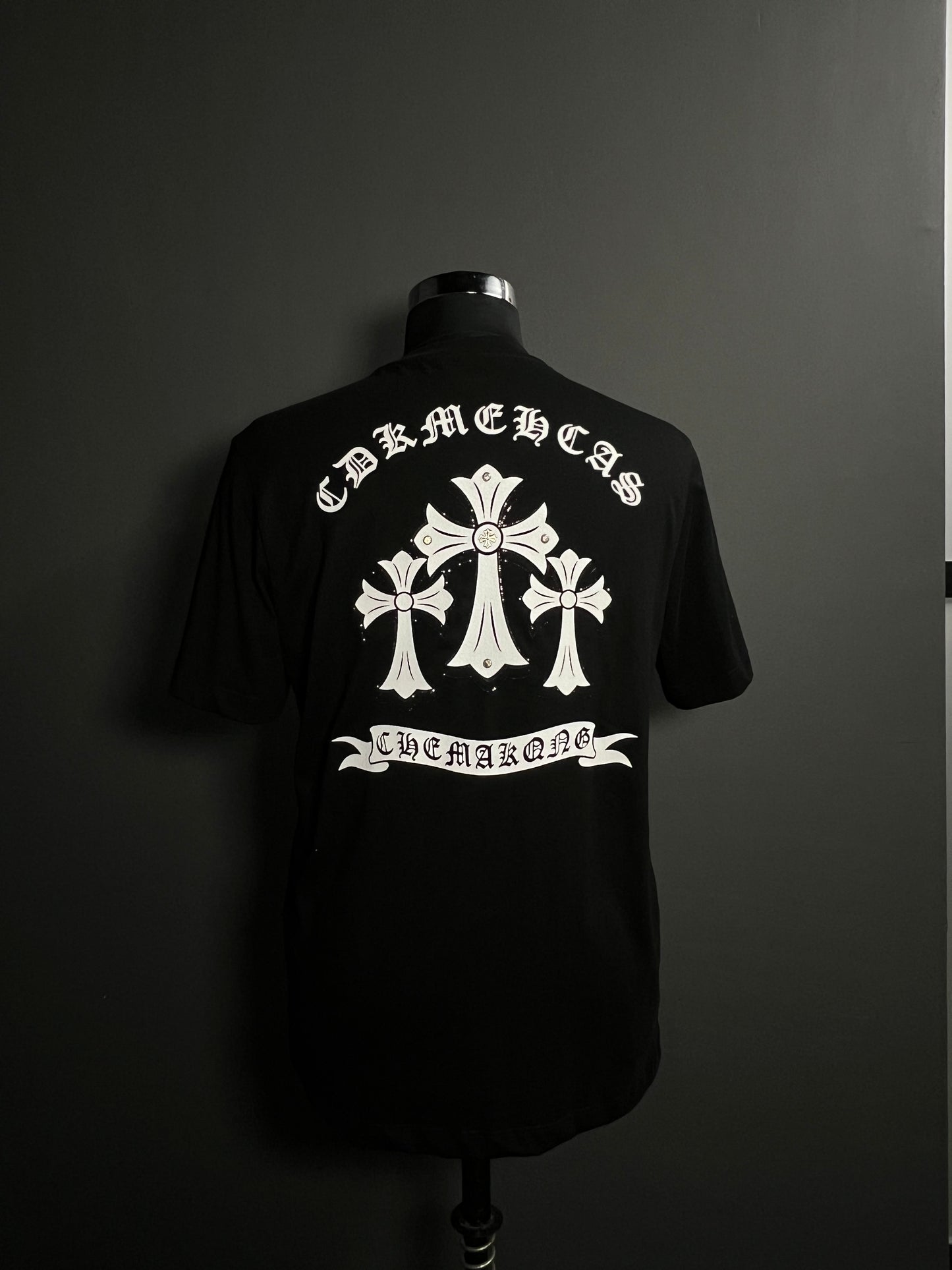 Gothic Cross Graphic Tee – Bold Streetwear Statement