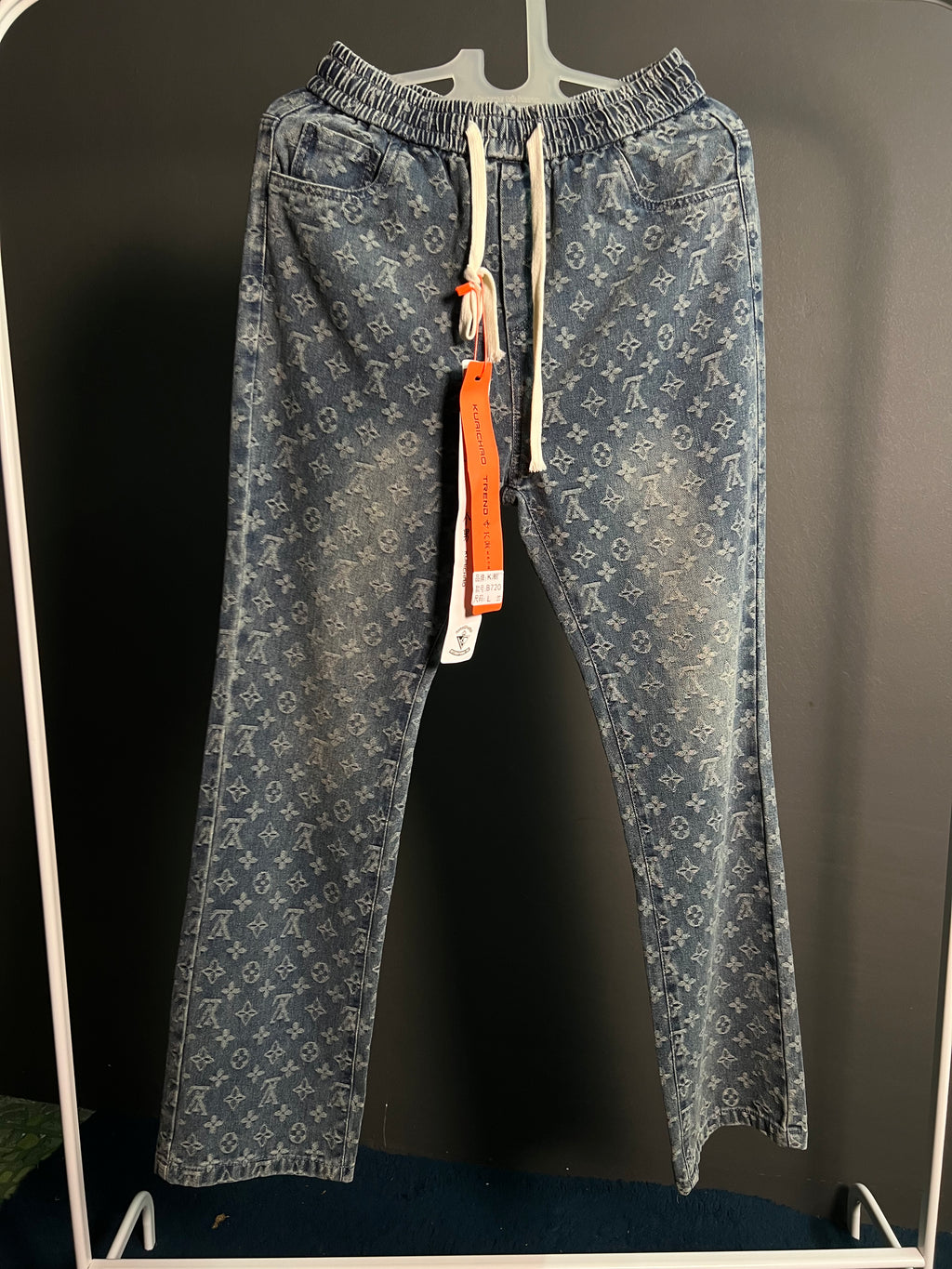 “Classic bootcut fit for a clean, versatile look.”