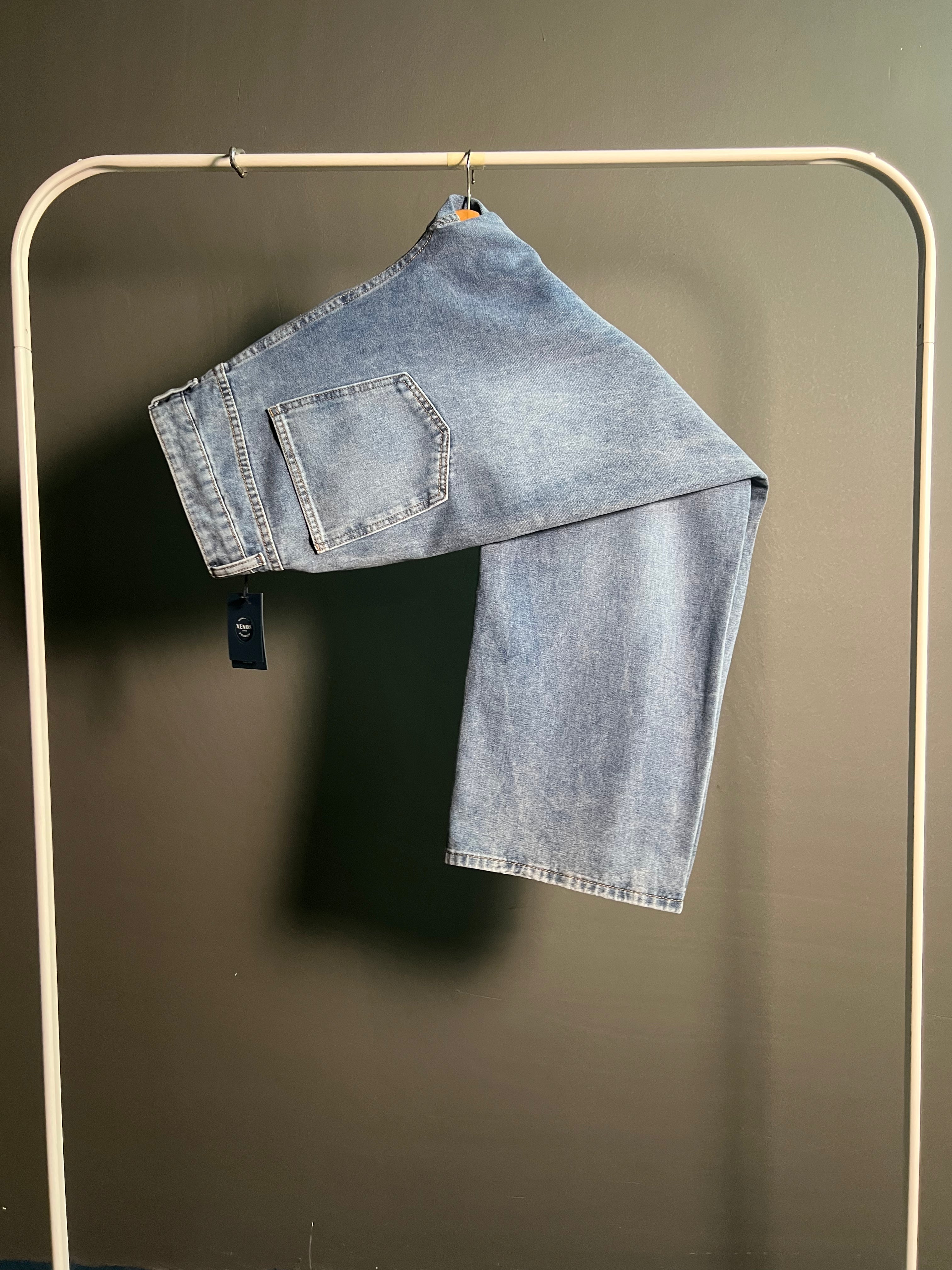 90s baggy denim – oversized fit, all-day comfort.”