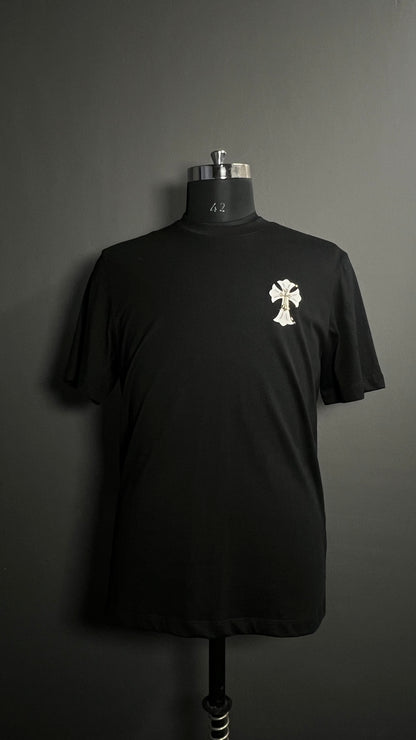 Gothic Cross Graphic Tee – Bold Streetwear Statement