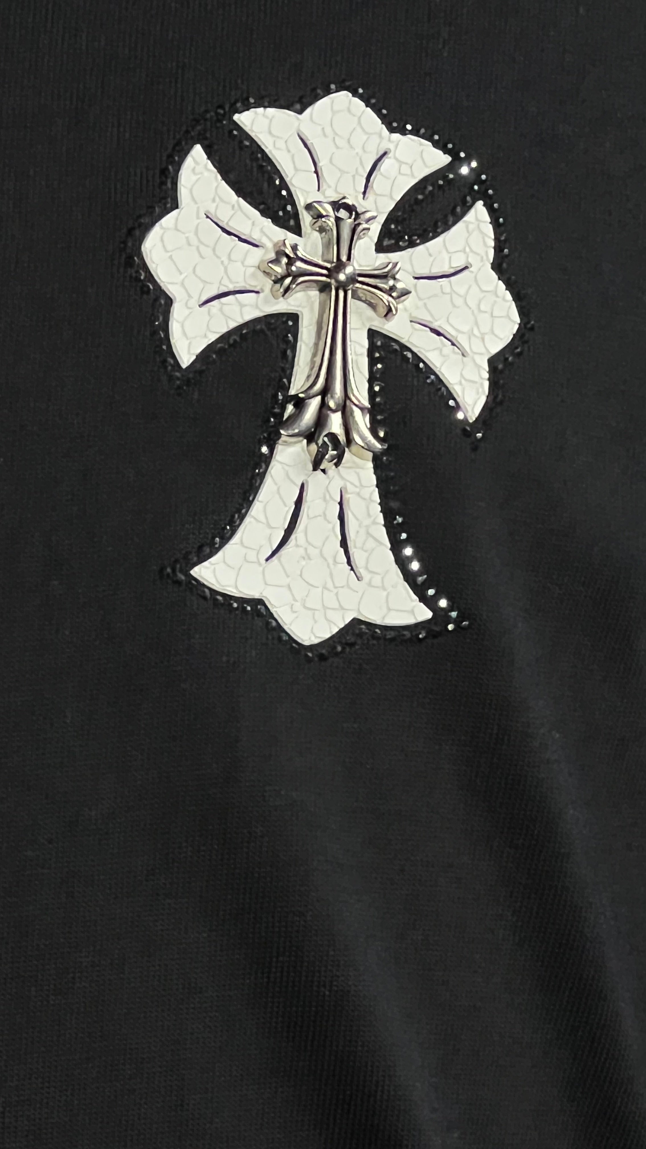 Gothic Cross Graphic Tee – Bold Streetwear Statement
